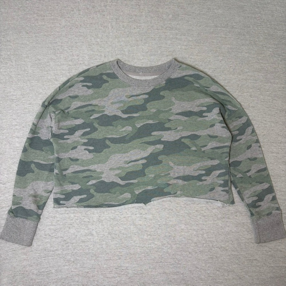 Time and Tru Women's Camo Cropped Sweatshirt Large Green Gray Pullover Raw Hem